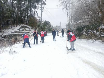 白里透“红”迎风战雪  县红十字会多措并举应对雨雪灾害天气