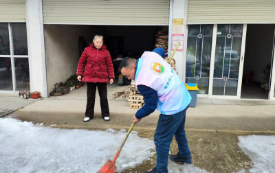【迎战低温雨雪冰冻天气】英山县暖阳社会工作服务中心开展残疾人探视巡访