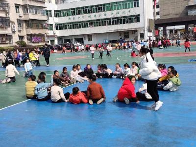 县实验小学力推兴趣社团活动走深走实