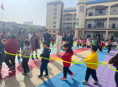 县第二幼儿园开展庆“三八”妇女节暨家长开放日活动