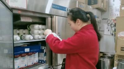 温泉镇市场监管所组织开展食品安全专项检查行动