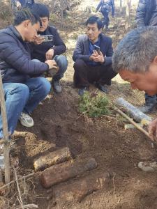 湖北中医药大学教授团队来我县开展天麻袋料替材种植示范及技术培训