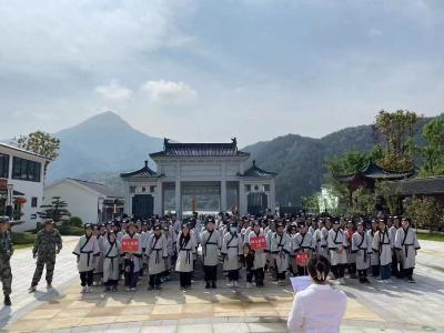 安徽省望江县200多名学生到毕昇纪念园研学游