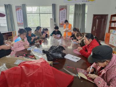  凤凰琴社工中心联合白羊山村委会开展“巾帼促和谐   共建幸福家”妇女支持小组活动