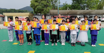 县实验小学坡儿垴校区柳林河小学举行期中总结会