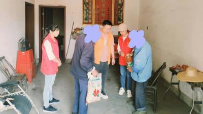 凤凰琴社工中心联合四顾墩村开展志愿服务活动