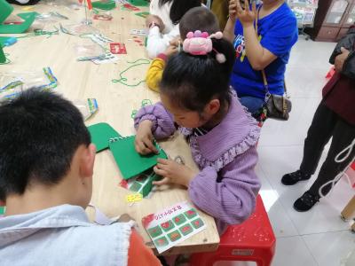 凤凰琴社工中心联合王家畈村开展关爱留守儿童活动