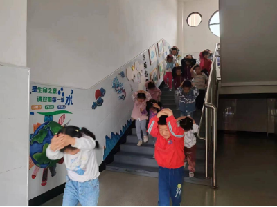 【教育之窗】县第二幼儿园石头咀园区开展防震减灾应急疏散演练