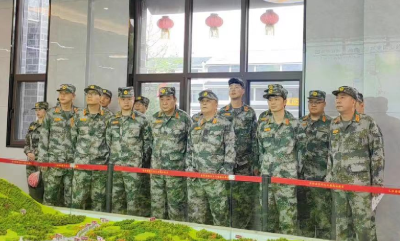 市国防动员办公室来我县开展红色主题教育活动