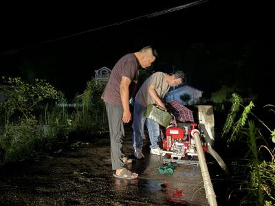 【积极应对强降雨】孔家坊乡：挑灯夜巡不松懈  绷紧防汛安全弦