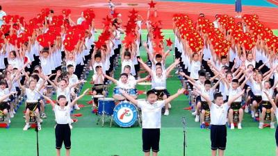 城西小学：咏中华经典 润七彩童年