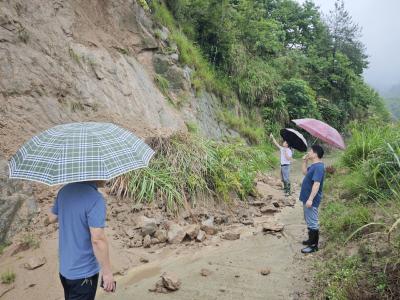 【积极应对强降雨】县公共资源交易中心：筑牢汛期“堤坝” 抗灾除险保安全  