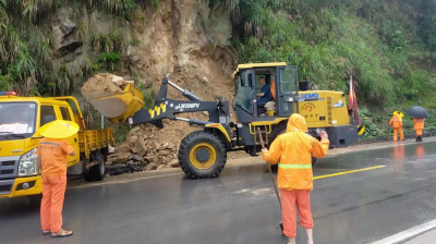 【积极应对强降雨】县公路事业发展中心积极做好公路防汛保畅工作