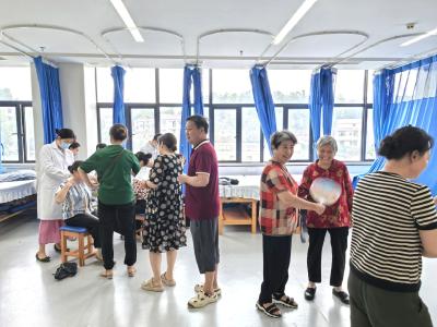 英山县医共体总医院妇幼保健院院区“三伏贴”火热开贴         