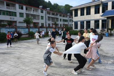 以美育人 启迪童心