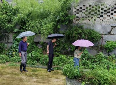 【防汛抗灾 生产自救】方家咀乡：打足精神扛责任 全力以赴护安澜