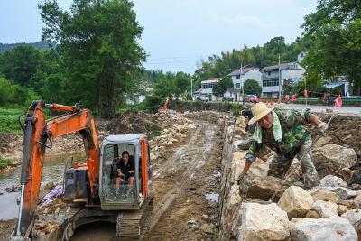 温泉镇：长南线工地施工忙