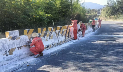 县公路事业发展中心大力开展S323过三线防撞墙翻新工作