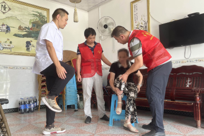 【健康英山】县医共体总医院（县人民医院）将优质医疗资源送到患者家中