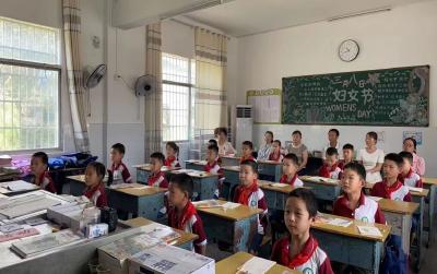 【教育之窗】六西冲小学开展“家长进课堂”活动  