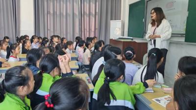 【教育之窗】方家咀校区开展关爱女生健康知识教育