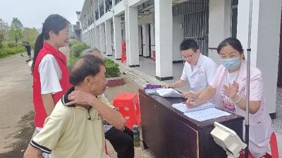 【健康英山】县医共体总医院方家咀乡分院到福利院开展义诊