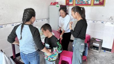 【教育之窗】县城西小学石头咀校区开展关爱残疾儿童送教上门活动