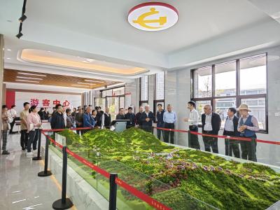 南河镇组织退休老干部重阳节参观学习活动