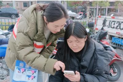 县人社局开展“社会保障卡惠民服务季”宣传活动