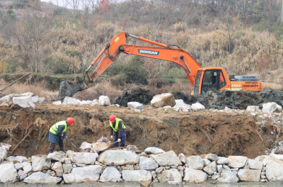 大畈河村：兴修水利建设忙