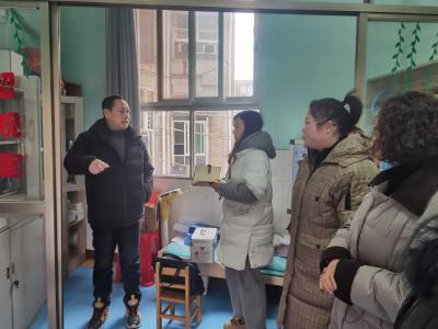 县市场监督管理局到县直幼儿园开展药品药械安全专项检查