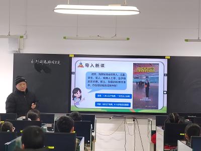 【教育之窗】县实验小学开展信息技术跨学科融合研讨