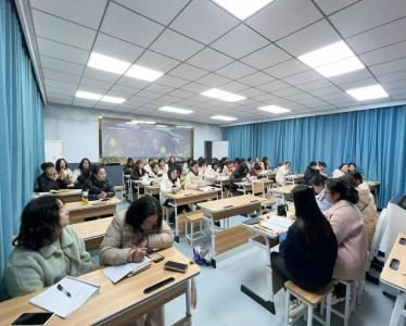 【教育之窗】县实验小学六年级组积极探索“三主五步”课堂模式
