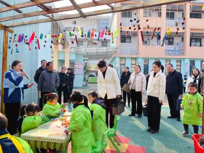 县第四幼儿园方家咀园区：人大代表进校园，情系教育促发展