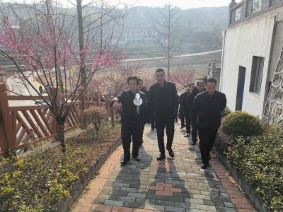 英山县农场管理中心开展和美乡村建设观摩活动