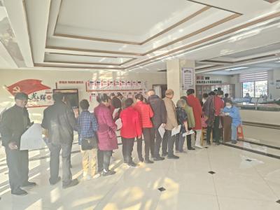 温泉镇小米畈村联合镇卫生院开展免费体检暨清明节森林防火宣传活动