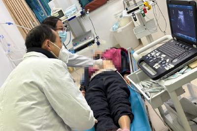 【健康英山】县医共体总医院：多学科协作成功抢回误服毒物患者生命
