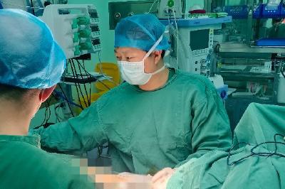 【健康英山】动脉瘤破裂血涌如注  医护7小时重启透析患者“生命通道”