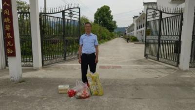 县医共体总医院方家咀分院到方家咀乡农村福利院开展端午节慰问 