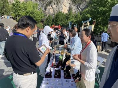 英山非遗亮相中国旅游日神农架分会场活动现场