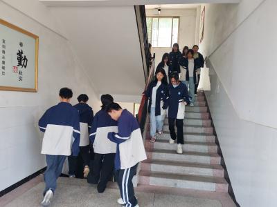 【教育之窗】长冲高级中学开展防震应急疏散演练