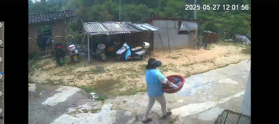 无声处见真情 端午节前八里山村的暖心一幕
