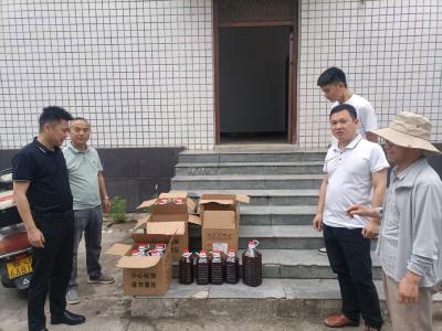 县教育局工作队：帮销菜籽油  助农户增收