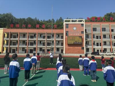 【教育之窗】县实验小学坡儿垴校区举行防灾减灾疏散演练活动
