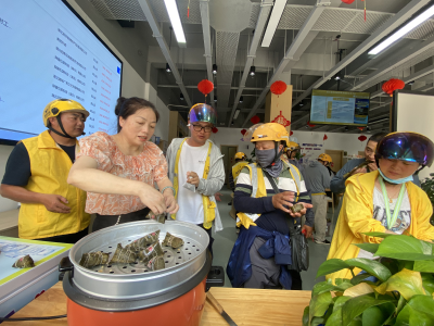 群团携手进驿站 服务职工到一线 ——县总工会牵头开展端午节“粽香传古韵”主题活动