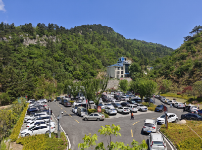 湖北英山：“五一”假期首日突破5000人次，牛背脊骨山游客创历史新高