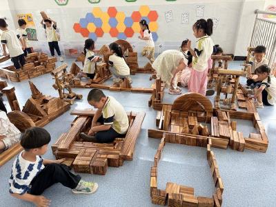 【教育之窗】第三幼儿园开展碳化积木创意搭建活动