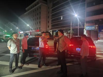 縣領(lǐng)導帶隊夜查城區(qū)路燈 點亮市民安全出行路