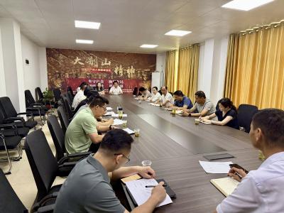 县领导带队在温泉镇召开2025年人大工作评议会