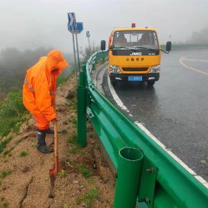 【图集】防汛抢险 英山公路人迎“雨”而上保畅通